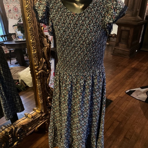 Luxology Dresses & Skirts - Luxology Blue Floral Midi Dress